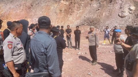 Polres Kotamobagu turun langsung ke lokasi PETI di Desa Bakan, beri tenggat tiga hari bagi penambang untuk angkat kaki dan bersihkan peralatan. Foto: Ist
