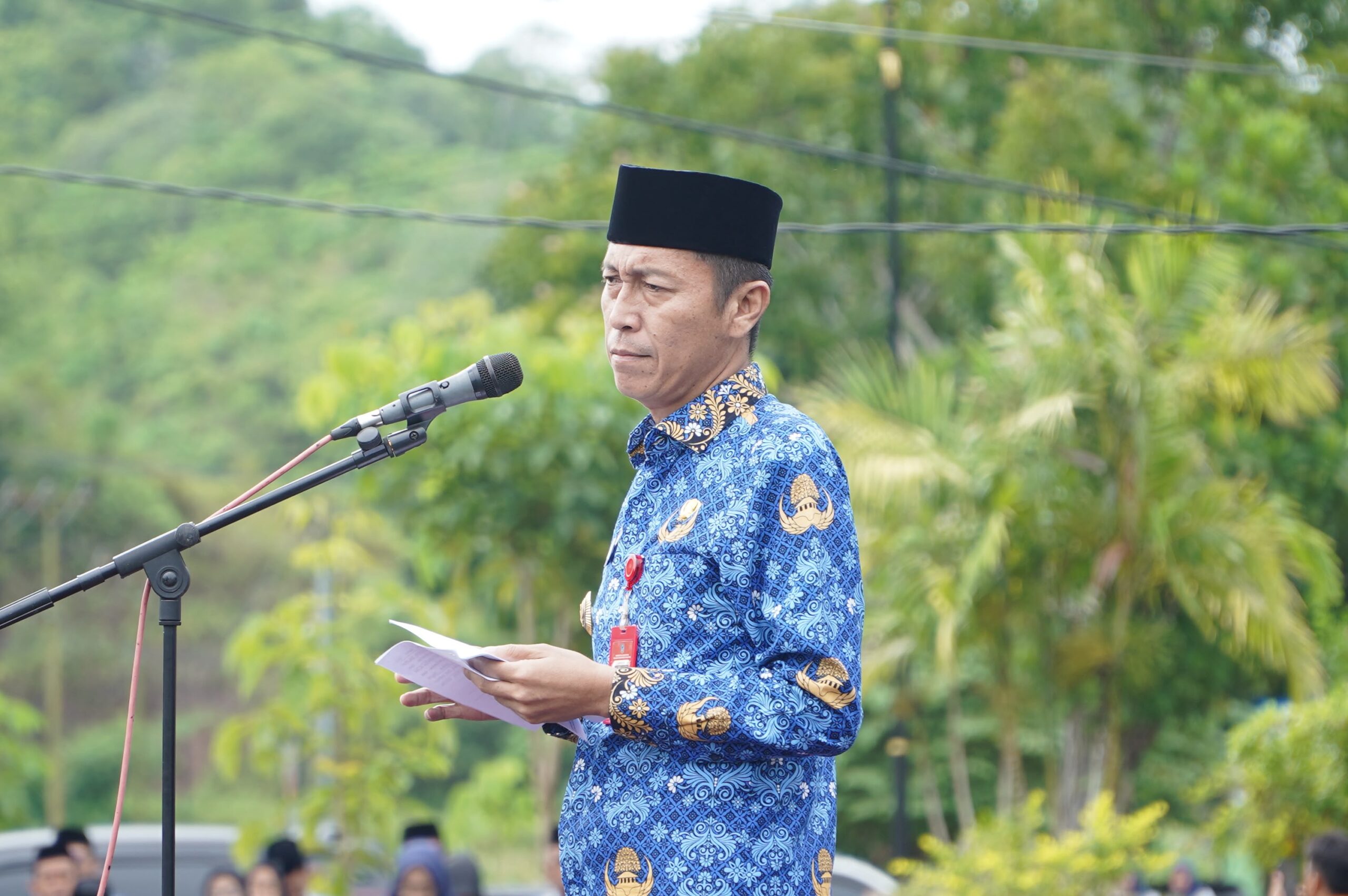 Bupati Iskandar Kamaru memimpin Apel Korpri yang dirangkaikan dengan Apel Siaga Sensus Ekonomi 2026 di Lapangan Kantor BKPSDM Bolsel, Rabu (17/6/2026).