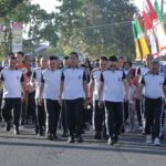 Kapolres Kotamobagu, AKBP Irwanto memimpin rombongan jalan sehat di barisan depan bersama para Pejabat Utama (PJU) Polres dan peserta lainnya. Kegiatan ini merupakan bagian dari rangkaian perayaan HUT Bhayangkara ke-80 tahun 2026.