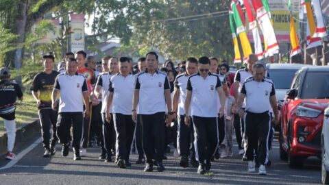 Sambut HUT Bhayangkara ke-80, Polres Kotamobagu Jalan Sehat Bersama