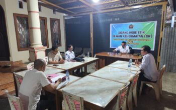 Suasana penetapan SK Dewan Kehormatan PWI Sulut terkait sanksi etik terhadap anggota PWI di Kotamobagu, Jumat (26/6/2026).