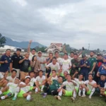 Selebrasi penuh semangat! Amkei Kodim 1303 Bolmong merayakan kemenangan dramatis 1-0 atas Mutiara Hitam Lobong di Stadion Nunuk Matali, Rabu (17/6/2026), sekaligus memastikan tiket ke final Matali Cup V 2026.