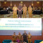 Kepala Seksi Perdata dan TUN Kejari Kotamobagu bersama Bupati Bolaang Mongondow serta jajaran OPD saat mengikuti FGD bertema “Menuju Tertib Pengelolaan Keuangan dan Barang Milik Daerah” di Hotel Sutan Raja Kotamobagu, Selasa (23/6/2026).