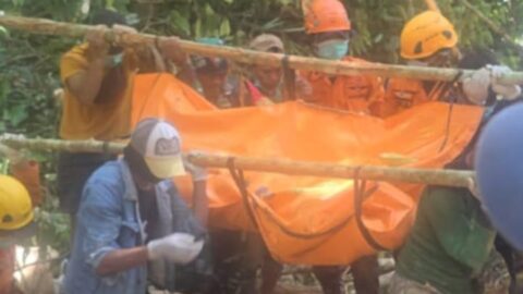 Evakuasi jenazah korban longsor tambang emas PT BDL di Bolmong oleh tim gabungan.