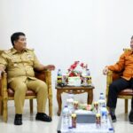 Gubernur Yulius Selvanus bersama Wakil Kepala BPS RI Dr. Sonny Harry Budi Utomo Harmadi saat meresmikan pencanangan Sensus Ekonomi 2026 di Aula Mapalus Kantor Gubernur, Selasa (30/6/2026).