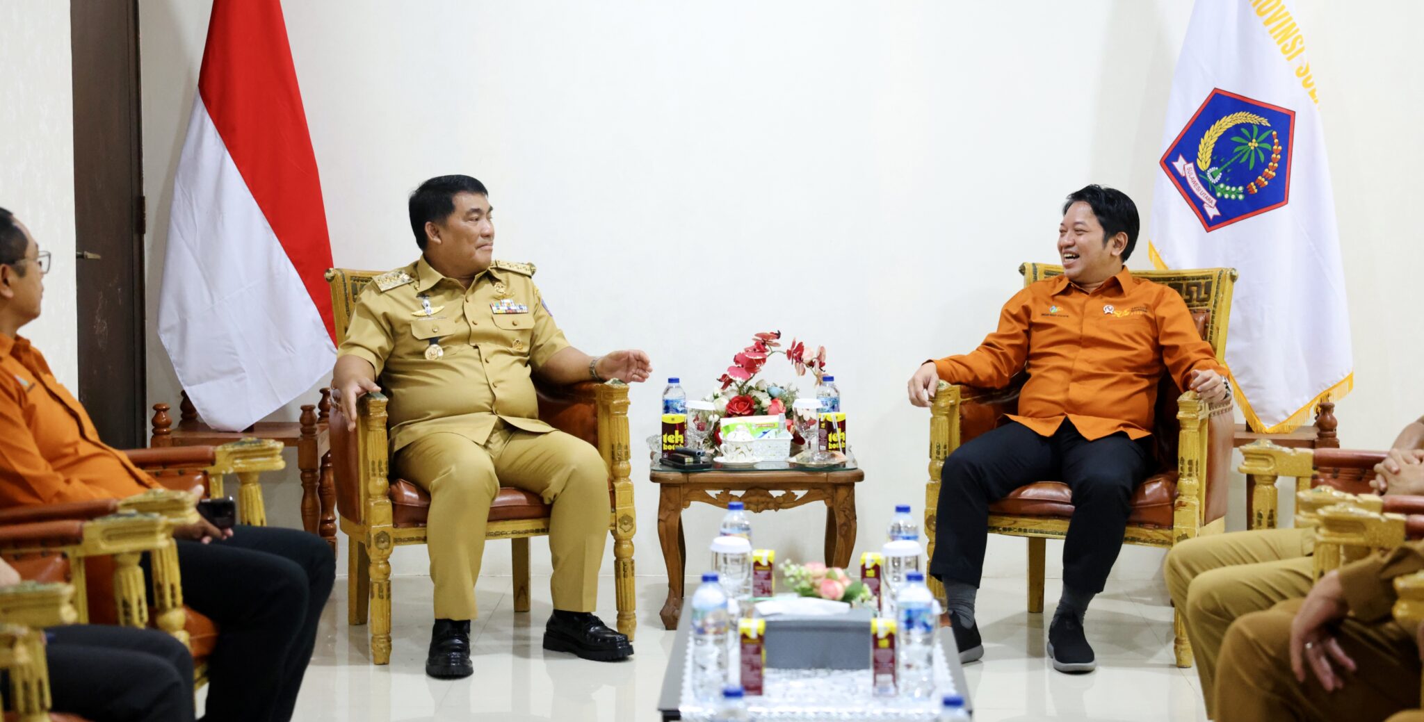 Gubernur Yulius Selvanus bersama Wakil Kepala BPS RI Dr. Sonny Harry Budi Utomo Harmadi saat meresmikan pencanangan Sensus Ekonomi 2026 di Aula Mapalus Kantor Gubernur, Selasa (30/6/2026).