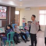 Kapolres Kotamobagu, AKBP Irwanto, saat meninjau pelaksanaan donor darah dalam rangka Hari Bhayangkara ke-80 di Polres Kotamobagu, Rabu (24/6/2026). Kasat Reskrim IPTU Ahmad Waafi turut mendonorkan darah sebagai wujud kepedulian sosial.