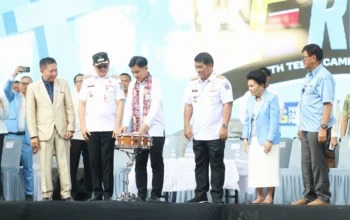 Wakil Presiden Gibran Rakabuming didampingi Gubernur Sulawesi Utara Yulius Selvanus saat membuka Perkemahan Pemuda GPDI di Desa Pinilih, Minahasa Utara, Senin (29/6/2026).