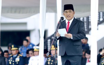 Gubernur Yulius Selvanus, saat membacakan amanat Kepala BPIP RI pada Upacara Hari Lahir Pancasila di Lapangan Kantor Gubernur Sulut, Manado, Senin (1/6/2026). Foto: Humas Pemprov Sulut