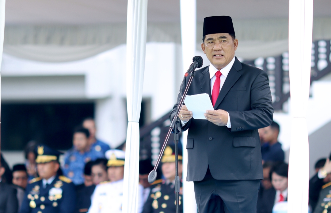 Gubernur Yulius Selvanus, saat membacakan amanat Kepala BPIP RI pada Upacara Hari Lahir Pancasila di Lapangan Kantor Gubernur Sulut, Manado, Senin (1/6/2026). Foto: Humas Pemprov Sulut
