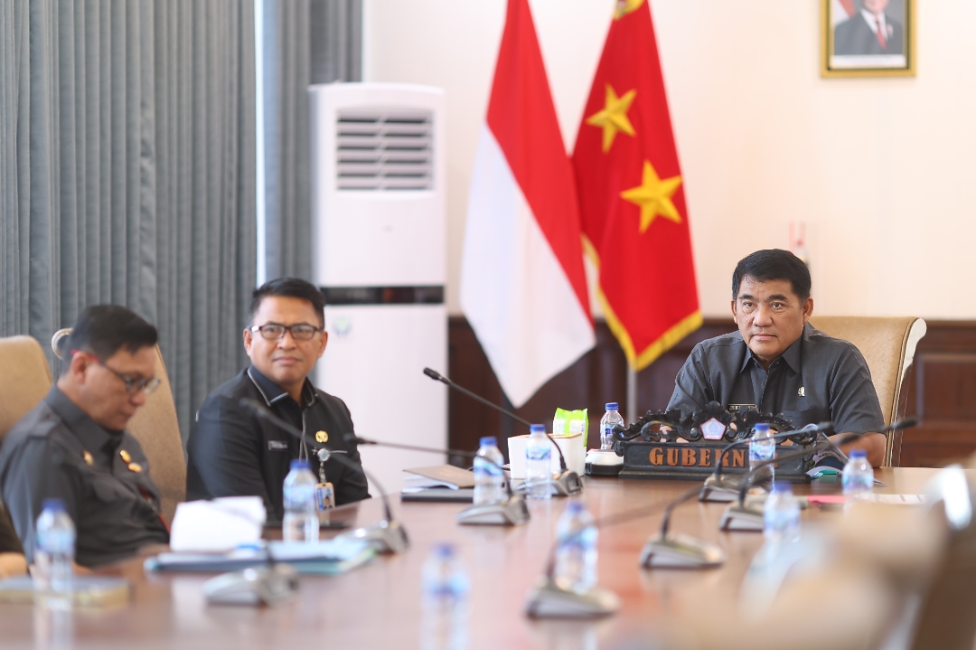 Gubernur Yulius Selvanus, mengikuti peresmian 1.151 km jalan daerah oleh Presiden Prabowo Subianto secara virtual dari Wisma Negara Bumi Beringin, Manado, Selasa (23/6/2026). Foto: Diskominfo Pemprov Sulut
