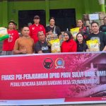 Fraksi PDI Perjuangan DPRD Sulut diwakili Feramitha Tiffani Mokodompit dan Harry Edward Porung menyerahkan bantuan logistik untuk korban banjir bandang di Desa Solimandungan, Kecamatan Bolaang, Bolmong.