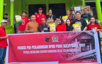 Fraksi PDI Perjuangan DPRD Sulut diwakili Feramitha Tiffani Mokodompit dan Harry Edward Porung menyerahkan bantuan logistik untuk korban banjir bandang di Desa Solimandungan, Kecamatan Bolaang, Bolmong.