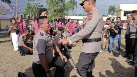 59 Personel Polres Kotamobagu dan Brimob Naik Pangkat