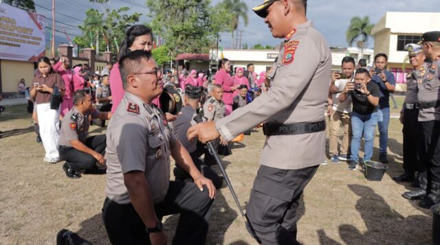59 Personel Polres Kotamobagu dan Brimob Naik Pangkat