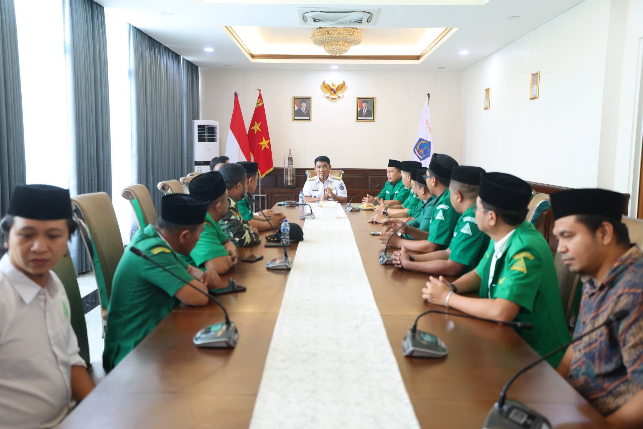 Gubernur Yulius Selvanus menerima audiensi Pengurus Wilayah Gerakan Pemuda (PW GP) Ansor Sulut di Wisma Negara Gubernuran Bumi Beringin, Manado, Rabu, 8 Juli 2026