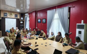 Pemkab Bolsel Matangkan Persiapan Peringatan HUT ke-18 Bolsel 5 Sekda Bolsel M. Arvan Ohy memimpin rapat koordinasi bersama jajaran perangkat daerah untuk mematangkan persiapan peringatan HUT ke-18 Kabupaten Bolsel.
