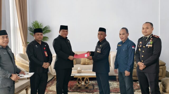 Wabup Deddy Serahkan SK Plt Kasatpol PP, Marwan Makalalag Rangkap Jabatan