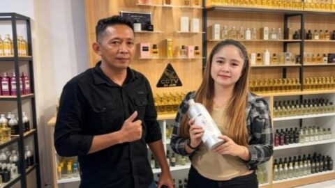 Dulu Keliling, Winda Mandiri Parfum Kini Punya Toko di Kelurahan Matali