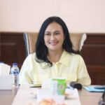 Ketua Dekranasda Provinsi Sulawesi Utara, Ny. Anik Yulius Selvanus, saat menerima audiensi Panitia Tomohon International Flower Festival (TIFF) 2026 di Wisma Negara Bumi Beringin, Manado, Jumat (3/7/2026).