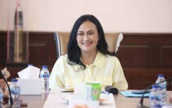 Dukung TIFF 2026, Anik Yulius Selvanus Rancang Batik Khas Sulut 2 Ketua Dekranasda Provinsi Sulawesi Utara, Ny. Anik Yulius Selvanus, saat menerima audiensi Panitia Tomohon International Flower Festival (TIFF) 2026 di Wisma Negara Bumi Beringin, Manado, Jumat (3/7/2026).