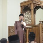 Bupati Iskandar Kamaru saat memberikan arahan kepada para ASN dalam kegiatan Program Ibadah Subuh Bersama (PISB) di Masjid Islamic Center, Bolaang Uki.