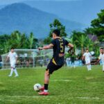 Sengitnya laga lanjutan Totabuan Champions League (TCL) 2026 antara Persin Sinindian melawan DAM FC Tambun yang berlangsung di Stadion Nunuk Matali, Kotamobagu, Kamis, 9 Juli 2026