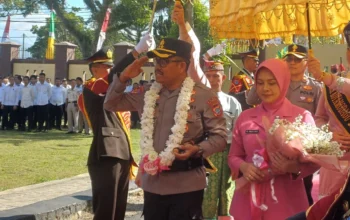 Kapolres Kotamobagu AKBP Abdul Kholik Resmi Bertugas 4 Kapolres Kotamobagu yang baru AKBP Abdul Kholik bersama Ketua Bhayangkari Cabang Kotamobag, Ny Adellia Kholik