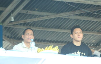 Bintang Muda Matali Tekuk Persin 1-0, Wali Kota Weny Gaib Puji Sportivitas Kedua Tim 3 Wali Kota Kotamobagu Weny Gaib didampingi Ketua Askot PSSI Kotamobagu, Michael Bibisa di Tribun Stadion Nunuk Matali, Rabu 15 Juli 2026. Foto: Akba TCW