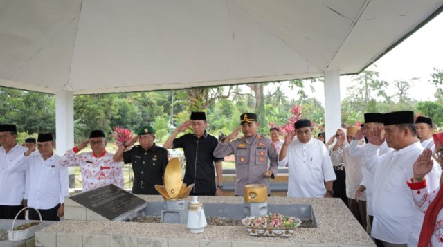 Jelang HUT Bolsel Ke-18: Bupati dan Wabup Ziarah Makam Tokoh Pemekaran