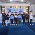 Didampingi Kapolsek Kotamobagu Utara, Ipda Magenda, Tim Mobile Legends Polres Kotamobagu merayakan kemenangan setelah menjuarai turnamen e-sport Kapolda Cup 2026 di Mapolda Sulut.
