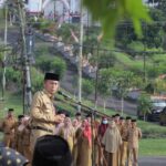 Bupati Bolsel Iskandar Kamaru didampingi Wakil Bupati Deddy Abdul Hamid saat memimpin apel pagi ASN di Lapangan Panango, Kompleks Perkantoran Pemkab Bolsel, Senin, 27 Juli 2026.