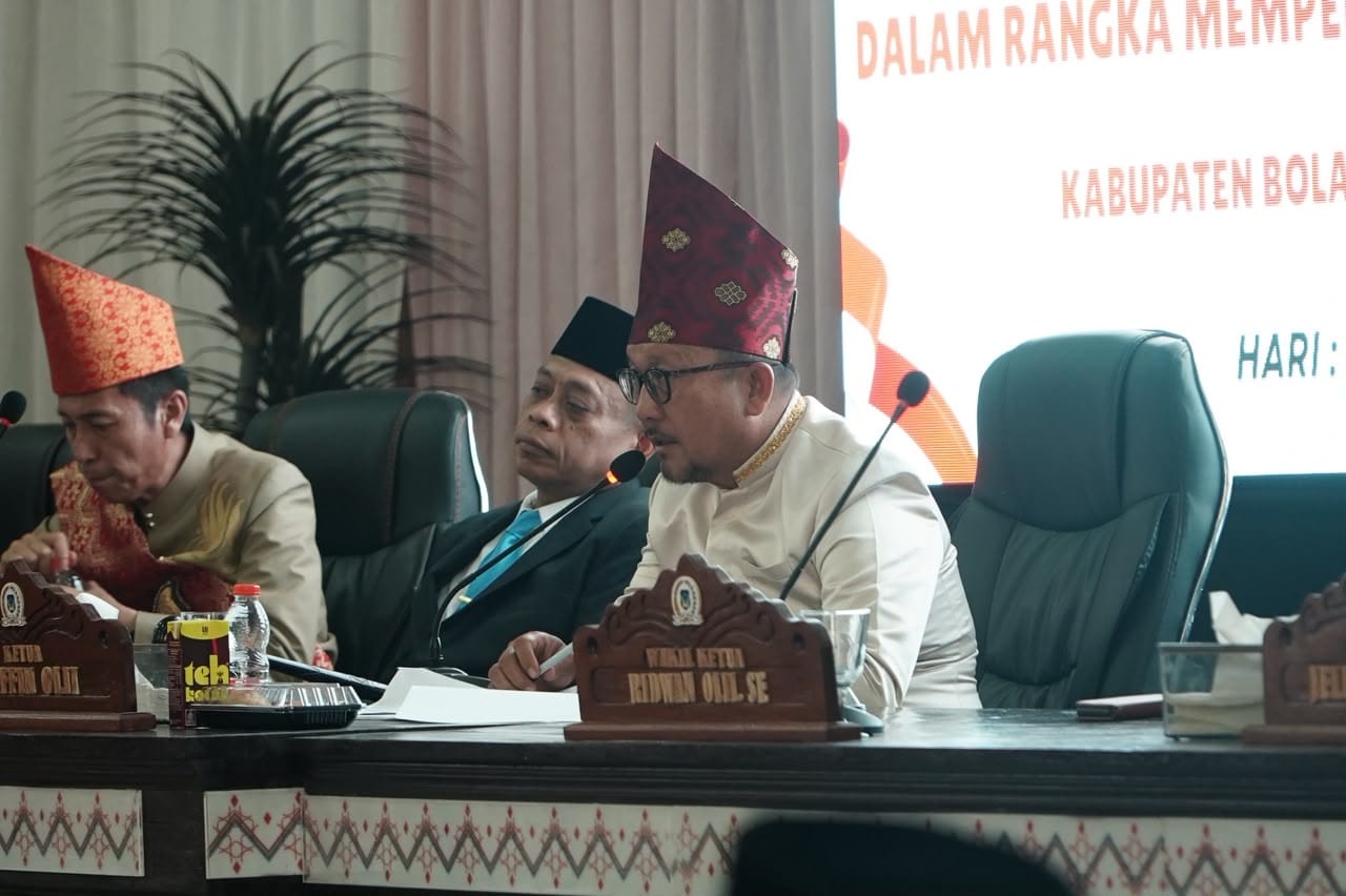 Suasana Rapat Paripurna DPRD Kabupaten Bolaang Mongondow Selatan dalam rangka memperingati HUT ke-18 daerah di perkantoran Panango, Kecamatan Bolaang Uki, Selasa, 22 Juli 2026.