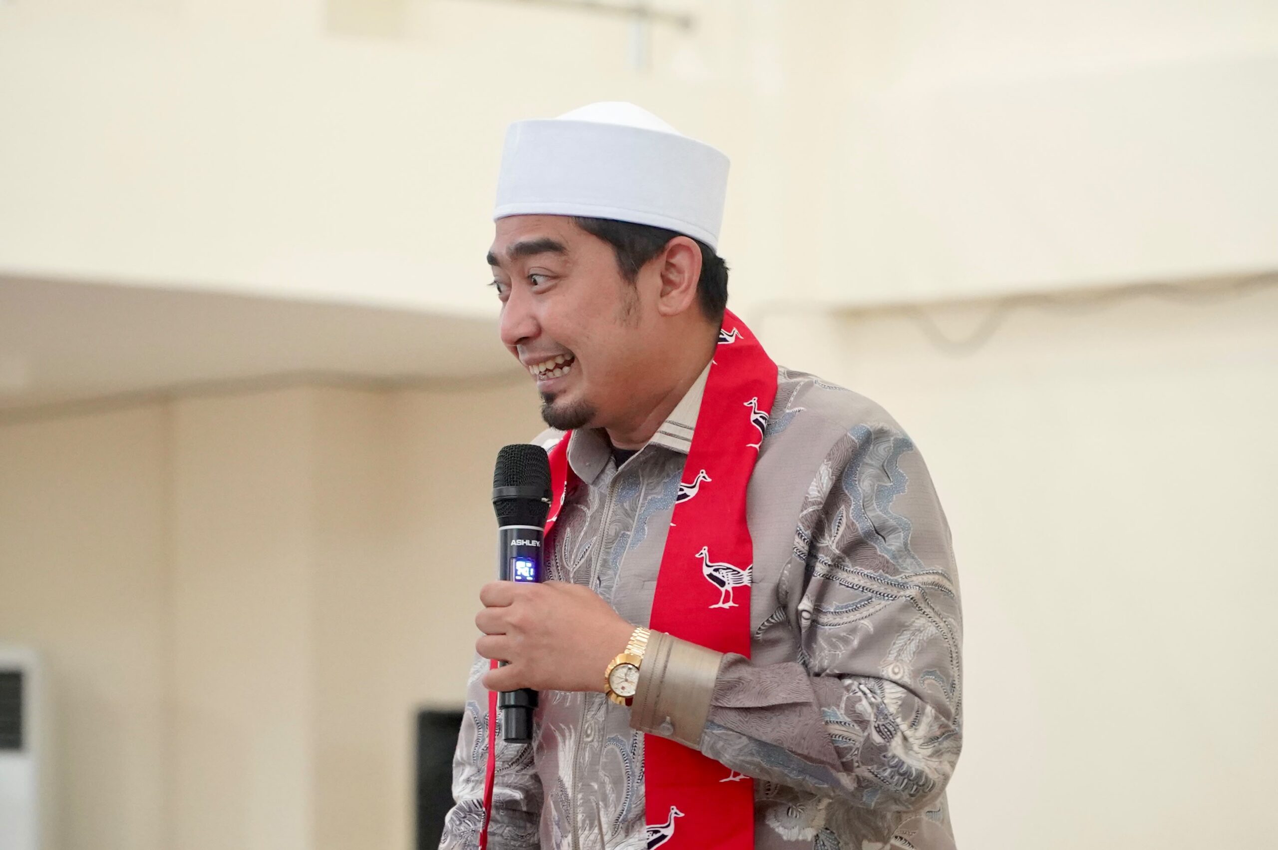 Ustaz Solmed saat memberikan dakwah dan Gerakan Sedekah Al-Qur'an di Masjid Islamic Center Bolsel, Desa Toluaya, Rabu, 29 Juli 2026. Foto: Diskominfo Bolsel