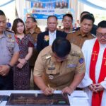 Anggota DPRD Provinsi Sulawesi Utara, Dhea E. Lumenta, SE, saat mendampingi kunjungan kerja Gubernur Sulut Yulius Selvanus dalam pembukaan Sidang Sinode ke-60 GMIBM di Kabupaten Bolaang Mongondow, Senin, 13 Juli 2026.