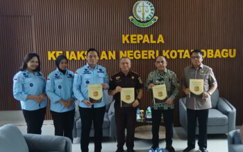 Kejari Kotamobagu Serahkan 4 Legal Opinion ke Pemkab Bolmong