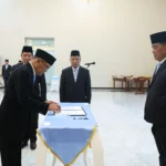 Gubernur Yulius Selvanus saat memimpin Pelantikan dan Pengambilan Janji Jabatan Pimpinan Tinggi Pratama di Wisma Negara Bumi Beringin, Manado, Selasa, 7 Juli 2026. Foto: Diskominfo Pemprov Sulut