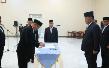 Berkinerja Baik, Gubernur Yulius Lantik 3 Pejabat Pemprov Sulut Jadi Definitif 2 Gubernur Yulius Selvanus saat memimpin Pelantikan dan Pengambilan Janji Jabatan Pimpinan Tinggi Pratama di Wisma Negara Bumi Beringin, Manado, Selasa, 7 Juli 2026. Foto: Diskominfo Pemprov Sulut