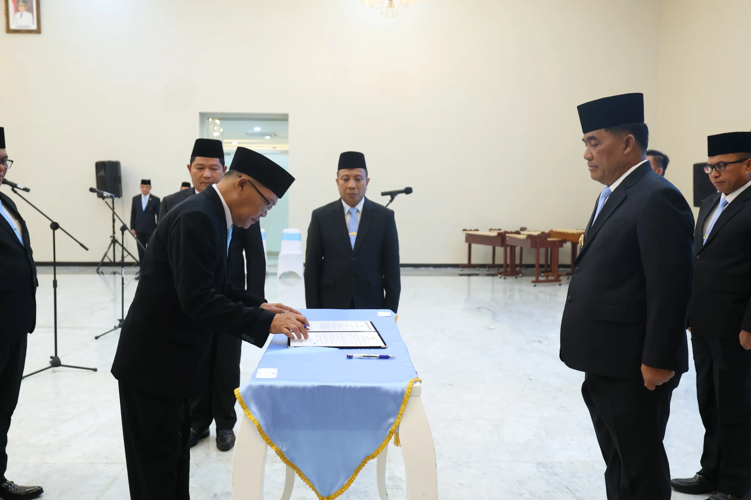 Gubernur Yulius Selvanus saat memimpin Pelantikan dan Pengambilan Janji Jabatan Pimpinan Tinggi Pratama di Wisma Negara Bumi Beringin, Manado, Selasa, 7 Juli 2026. Foto: Diskominfo Pemprov Sulut