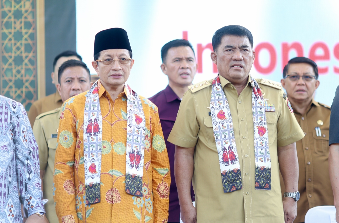 Gubernur Yulius Selvanus bersama Menteri Agama RI Prof. Dr. KH. Nasaruddin Umar saat menghadiri pembukaan MTQ XXXI Tingkat Provinsi Sulut di Alun-alun Pemkab Minahasa Utara, Senin (6/7/2026).