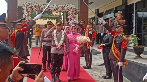 Didampingi AKBP Abdul Kholik, Suasana Haru Warnai Pedang Pora Pelepasan AKBP Irwanto