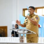 Gubernur Yulius Selvanus, memberikan sambutan dalam Ibadah Pembukaan Sidang Sinode ke-60 GMIBM di Kabupaten Bolaang Mongondow, Senin, 13 Juli 2026.