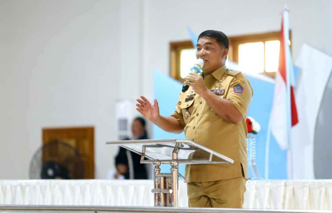 Gubernur Yulius Selvanus, memberikan sambutan dalam Ibadah Pembukaan Sidang Sinode ke-60 GMIBM di Kabupaten Bolaang Mongondow, Senin, 13 Juli 2026.