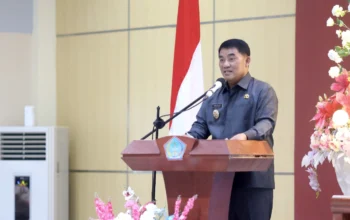 Gubernur Yulius Selvanus saat memberikan pemaparan mengenai pentingnya kepemimpinan adaptif dalam membangun ekosistem investasi pada PKN Tingkat II di BPSDMD Sulut, Selasa, 14 Juli 2026