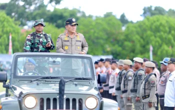 Gubernur Yulius Apresiasi Karya Bakti TNI di Talaud-Sangihe 3 Gubernur Yulius Selvanus saat memimpin langsung upacara pembukaan Karya Bakti Skala Besar TNI di Lapangan Rumah Dinas Bupati Kepulauan Talaud, Rabu, 15 Juli 2026.