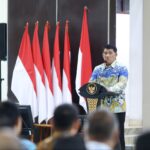 Gubernur Yulius Selvanus memberikan pengarahan tegas kepada pejabat Eselon III di Aula Mapalus, Kantor Gubernur Sulut, Jumat, 17 Juli 2026. Foto: Diskominfo Sulut