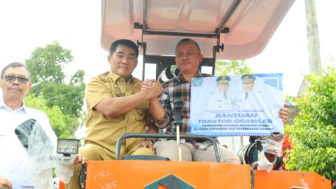Perkuat Pangan Daerah, Gubernur Yulius Bantu Petani Minahasa