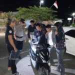 Personel Tim URC Resmob Raja Bogani Polres Bolmong saat melaksankan kegiatan cipta kondisi menjelang perayaan Pengucapan Syukur Dumoga Raya.