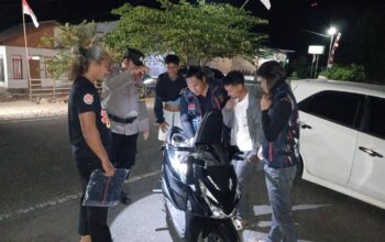 Personel Tim URC Resmob Raja Bogani Polres Bolmong saat melaksankan kegiatan cipta kondisi menjelang perayaan Pengucapan Syukur Dumoga Raya.