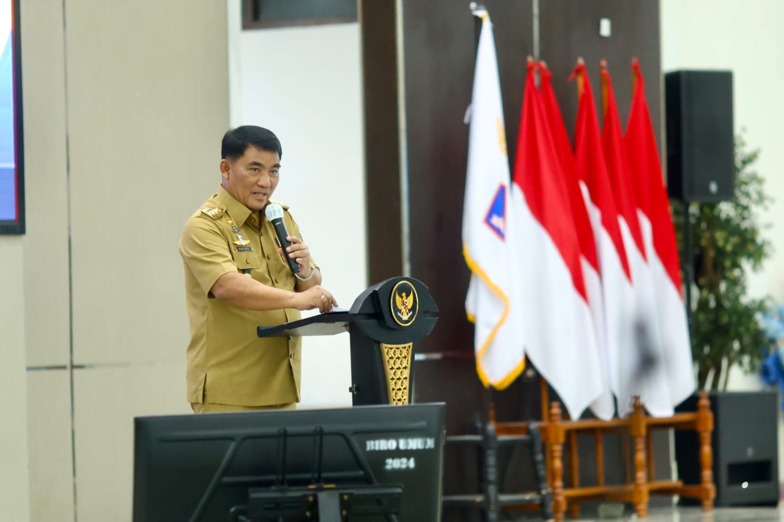 Gubernur Yulius Selvanus menghadiri Entry Meeting Penilaian Opini Pengawasan Penyelenggaraan Pelayanan Publik Ombudsman RI di Ruang Mapalus, Kantor Gubernur Sulut, Selasa, 4 Agustus 2026. Sumber Foto: Pemprov Sulawesi Utara